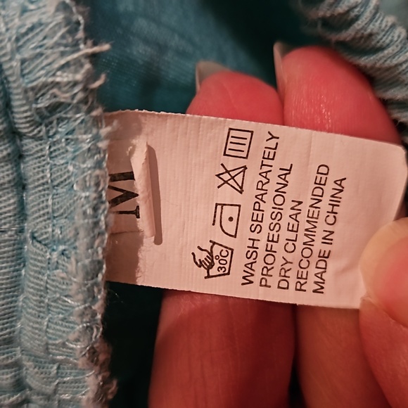 Pre loved from mom's closet Like NEW Only worn 1 time Women's shorts medium Aqua - Picture 2 of 12